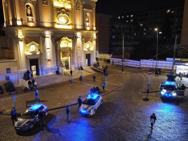 Portici, rissa tra giovani: uno accoltellato e 18enne denunciato