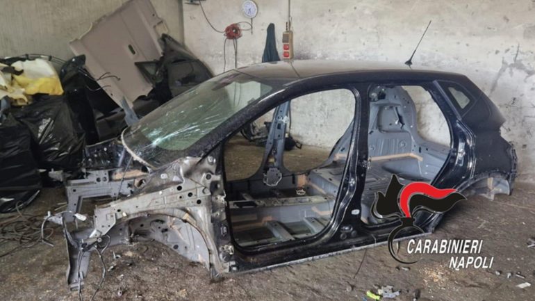 Cercola, smantellata banda di riciclatori di auto: 2 arresti