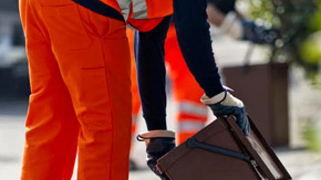 Napoli, raccolta rifiuti: nuovi orari per il porta a porta nel centro storico