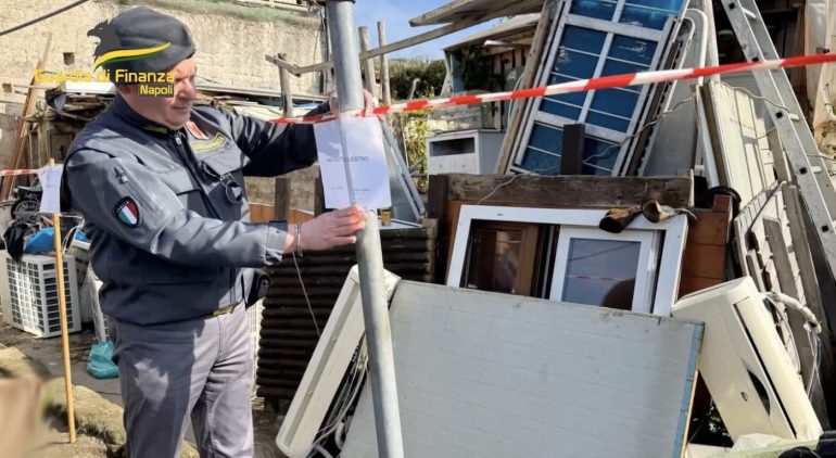 Bacoli, sequestrata discarica abusiva di rifiuti speciali