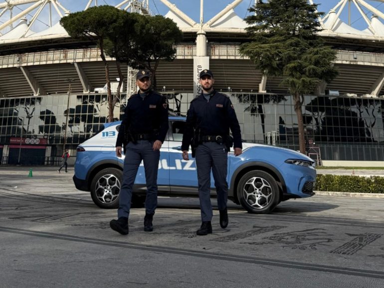 Daspo per ultrà di Roma, Lazio e Napoli: in 16 sanzionati per apologia del fascismo