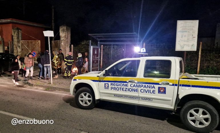 Notte di terremoto ai Campi Flegrei: oltre 20 scosse, gente in strada a Pozzuoli e Napoli