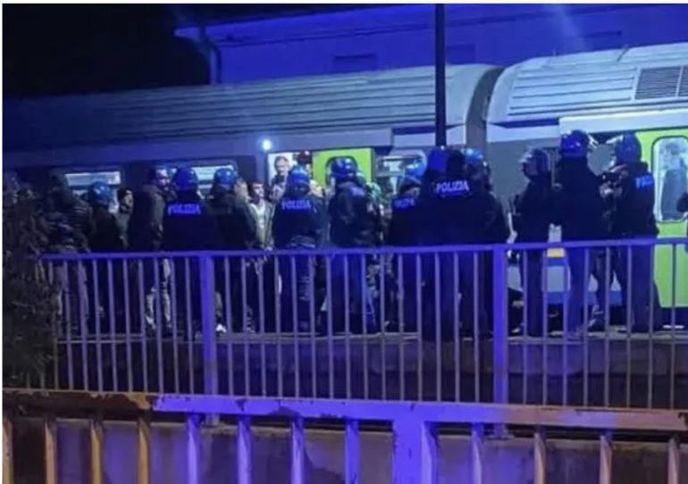 Tifosi Udinese assaltano treno con supporter Venezia: due feriti gravi