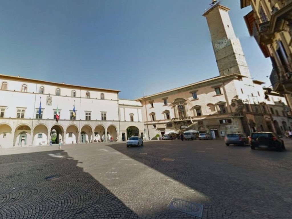 Viterbo, una donna rapisce una bimba di 2 anni: il padre interviene e viene aggredito