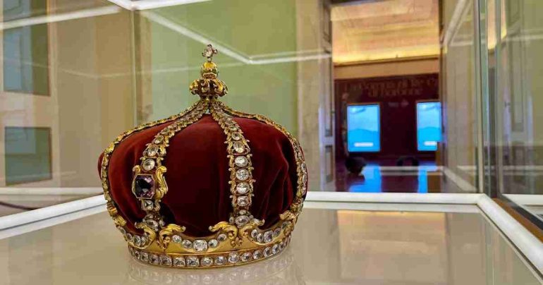 Caserta ,”La Corona del Re Carlo di Borbone” in mostra fino al 31 maggio