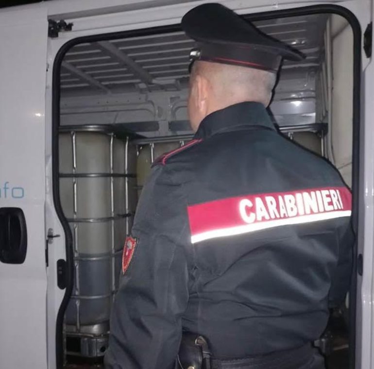 Santa Maria Capua Vetere, arrestato 48enne mentre svuotava un distributore di carburante con carte contraffatte
