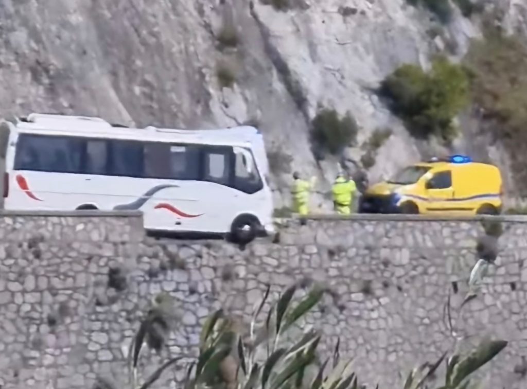 E’ in gravi condizioni il centauro coinvolto nell’incidente stradale sull’Amalfitana