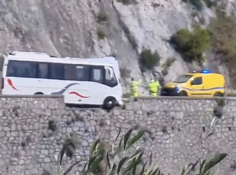 E’ in gravi condizioni il centauro coinvolto nell’incidente stradale sull’Amalfitana
