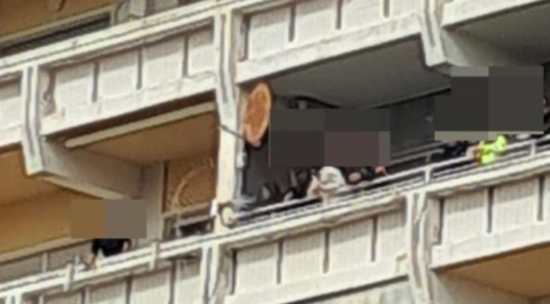 Castel Volturno, uomo barricato in casa minaccia il suicidio