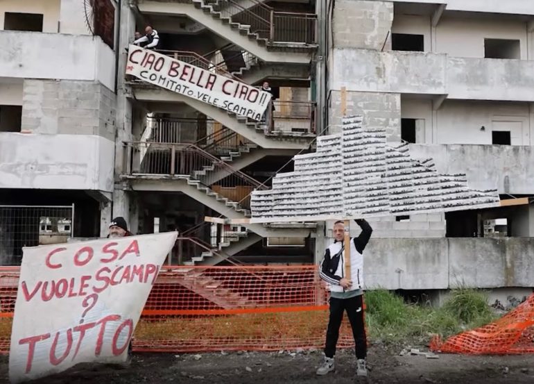 Scampia, “Ciao, bella ciao”, addio alla Vela Gialla: un simbolo di degrado che lascia il posto alla rinascita