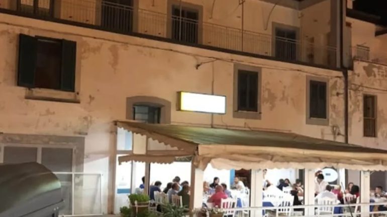 Incendio devasta ristorante a Marina di Casal Velino:in salvo il titolare