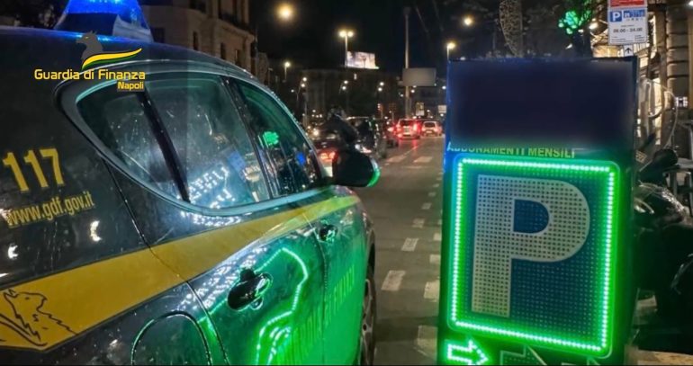 Napoli, 76 titolari di autorimesse sanzionati per parcheggi abusivi e irregolarità