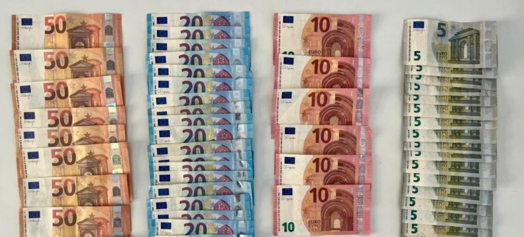 Taranto, maxi sequestro di banconote false: scoperti anche 5 e 10 euro. contraffatti