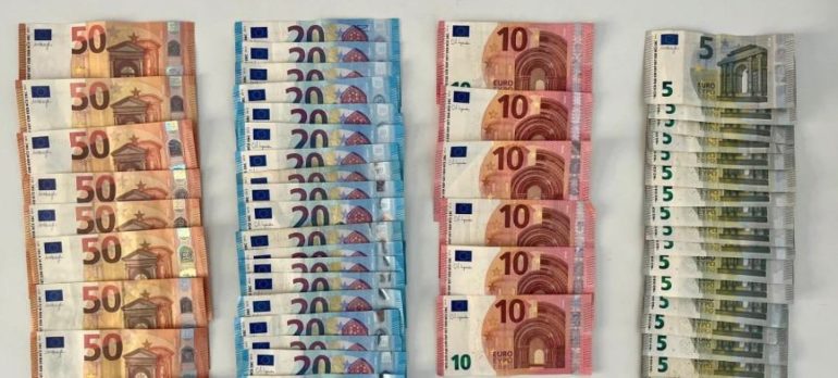 Taranto, maxi sequestro di banconote false: scoperti anche 5 e 10 euro. contraffatti