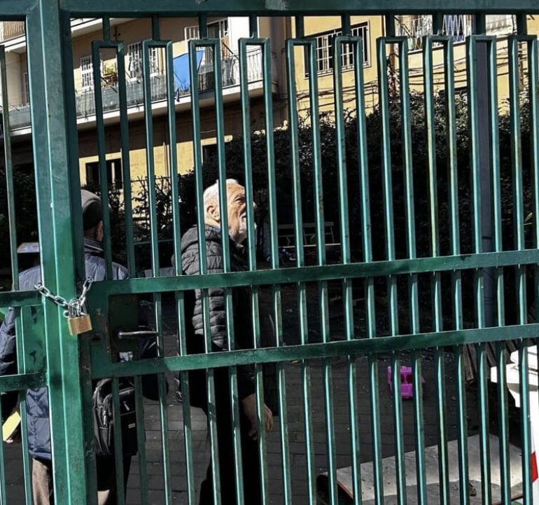 Napoli, proteste per la chiusura dell’area verde di via Cortese