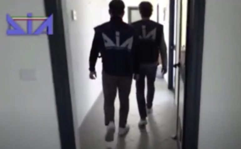 Voto di scambio e camorra in 3 comuni del Cilento: 10 arresti