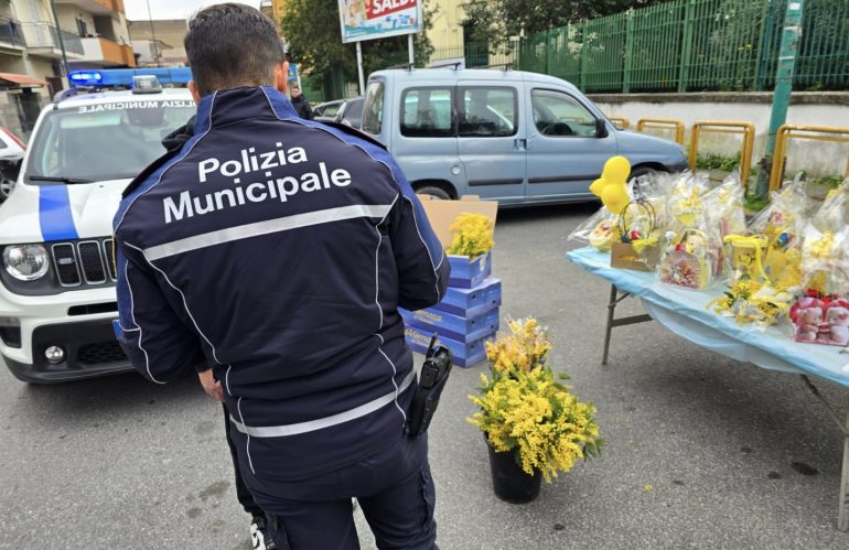 Arzano 8 marzo, la Polizia Locale a tutela dei fiorai regolari legali: sequestri e denunce