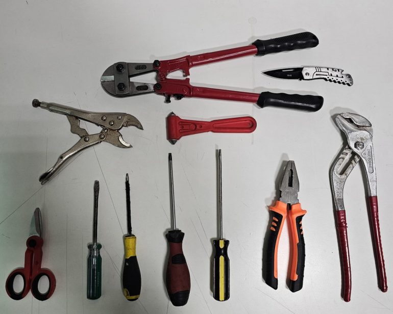 Portici: 43enne denunciato per furto in garage privato