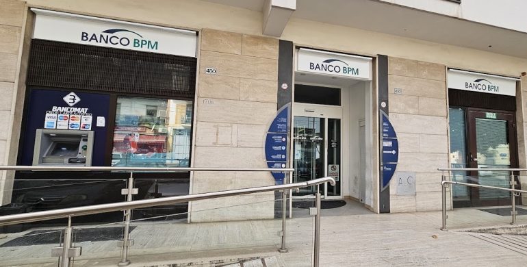 Melito, rapina alla banca Bpm: nel commando anche una donna