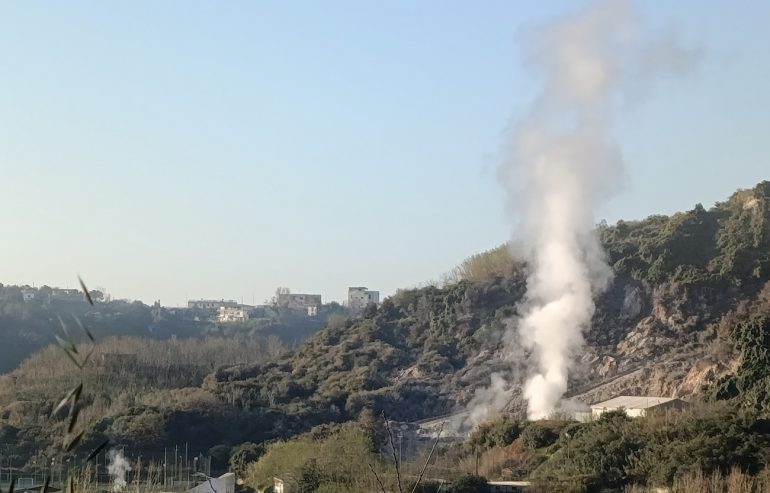 Campi Flegrei, lo studio dell’Ingv: «Con le condizioni attuali non ci sono i presupposti per un’eruzione»