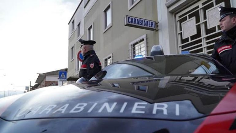 Capodrise, alimenti non tracciati e insetti nel supermercato: scatta il sequestro e la chiusura