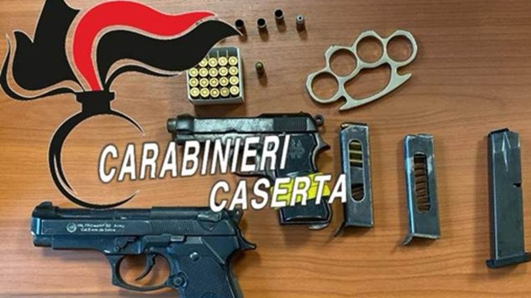 Castel Volturno, armi e munizioni nascoste in casa: arrestato 53enne