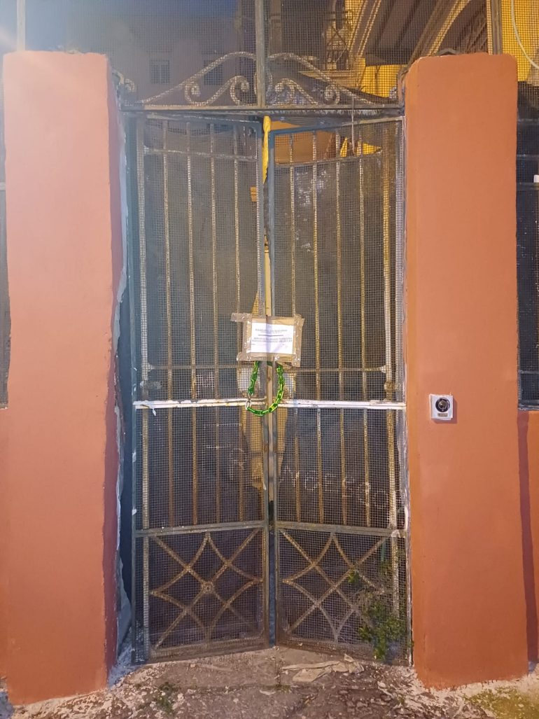 Napoli, violano i sigilli e occupano di nuovo la chiesa di Gesù e Maria