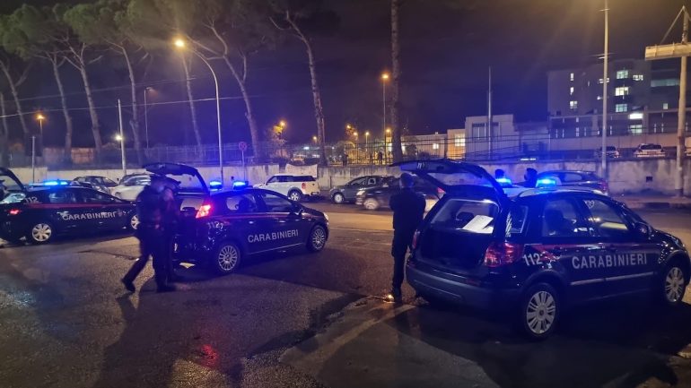 Aversa, rapinano due minorenni durante la movida: un arresto e due denunce
