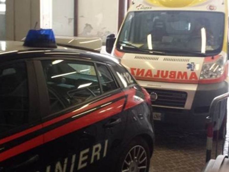 Carabinieri e ambulanza sul posto