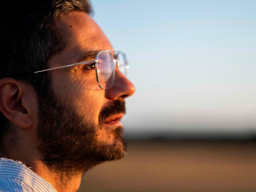 Il cantautore Filippo Zucchetti lancia il nuovo singolo “L’uomo che non c’era”