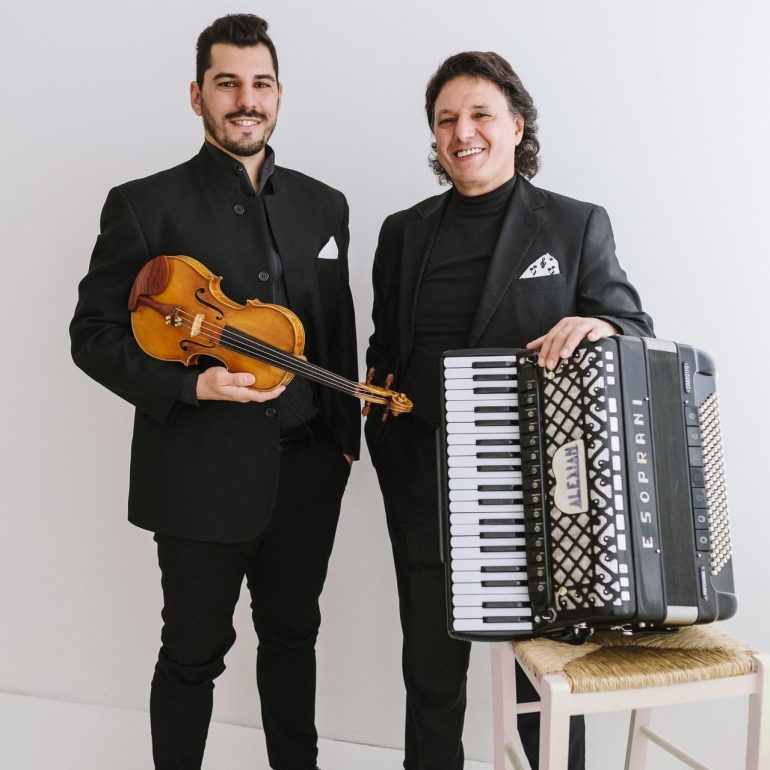 Al Teatro di San Carlo si celebra la Giornata Internazionale dei Rom e Sinti con un Concerto Etnosinfonico