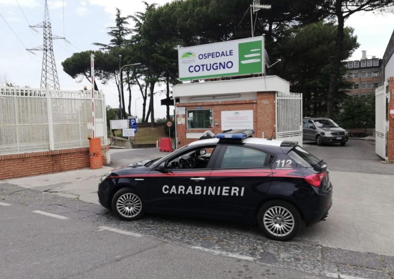 Napoli, 34enne accoltellato alla schiena al rione Don Guanella