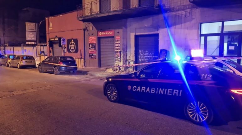 Torre Annunziata, attentato nella notte contro agenzia di scommesse