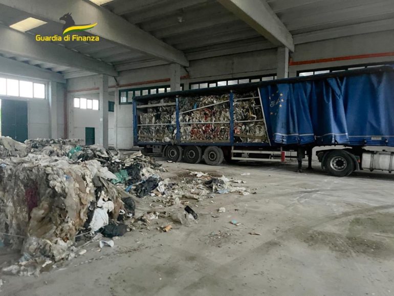 Benevento, sequestrate oltre 50 tonnellate di rifiuti speciali