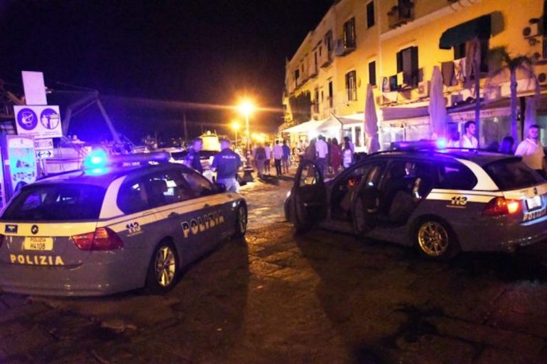 Il questore di Napoli chiude locale di Ischia per 15 giorni