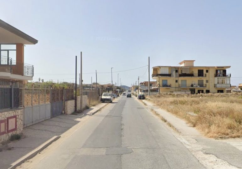 Licola, cerca di abusare di una bambina: nordafricano rischia il linciaggio