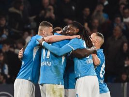 Il Napoli passa a Cagliari: decide McTominay, tre punti pesanti per la Champions