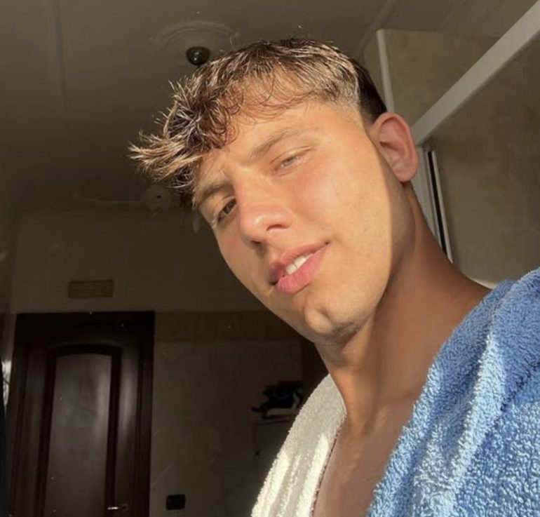 Morto sulla moto d’acqua in Albania, la madre di Nicola Iorio sui social: “Bugie e insabbiamenti”