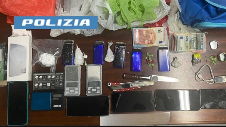 Nola, spaccio di droga: arrestati zio e nipote pusher