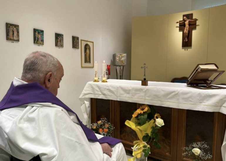 Papa Francesco ai pellegrini di Napoli: “Ho sentito il vostro sostegno, continuate a pregare”