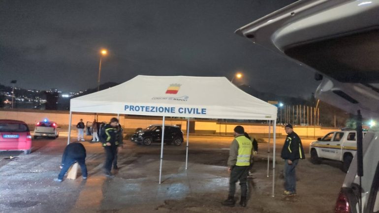 Emergenza Campi Flegrei, 165 famiglie sfollate: “Ora serve un piano serio, il Governo non c’è”