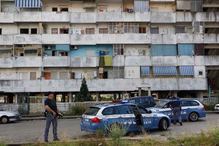 Scampia, spaccio di droga: 44enne arrestato dalla Polizia