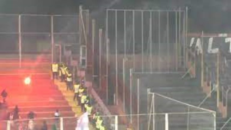 Scontri Foggia Giugliano, lesioni gravi per steward: due ultras arrestati