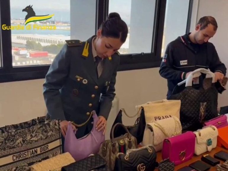 Sequestrati in opificio a Scafati oltre 3.400 articoli da regalo in ceramica contraffatti, valore di 750mila euro