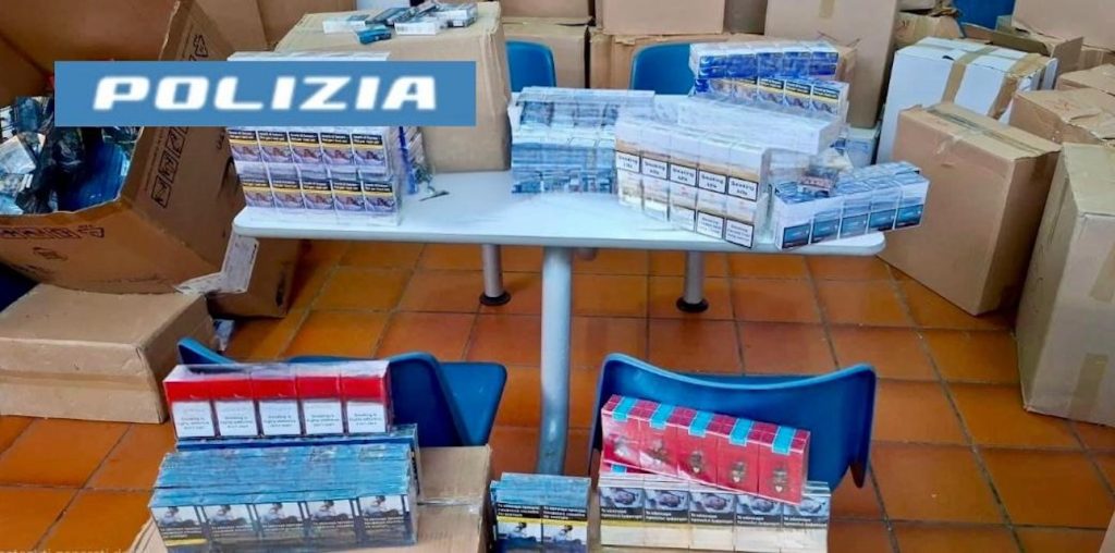 Napoli, una tonnellata di sigarette di contrabbando in casa; arrestata 51enne