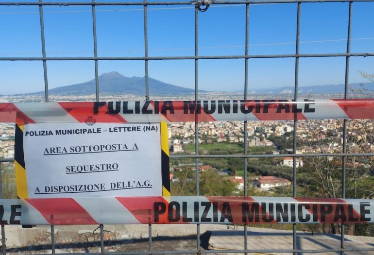 Lettere, stava costruendo una strada abusiva: la Polizia Municipale sequestra l’intera area