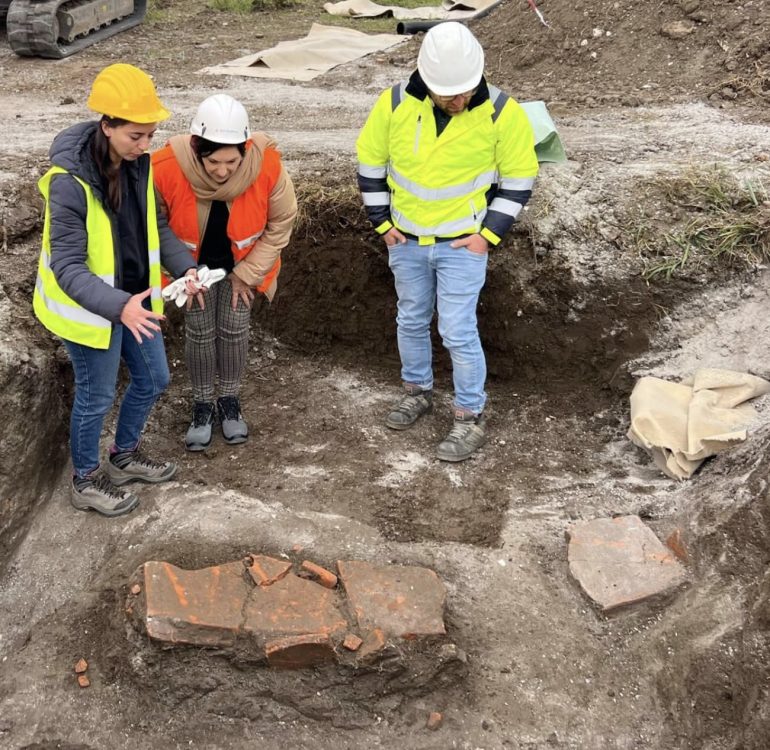 Scoperte archeologiche ad Atena Lucana: riemergono due tombe di epoca romana