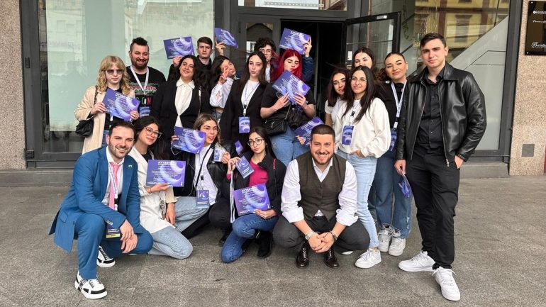 Talento grezzo degli studenti del Marconi di Giugliano domina l’hackathon ad AreaLab 35
