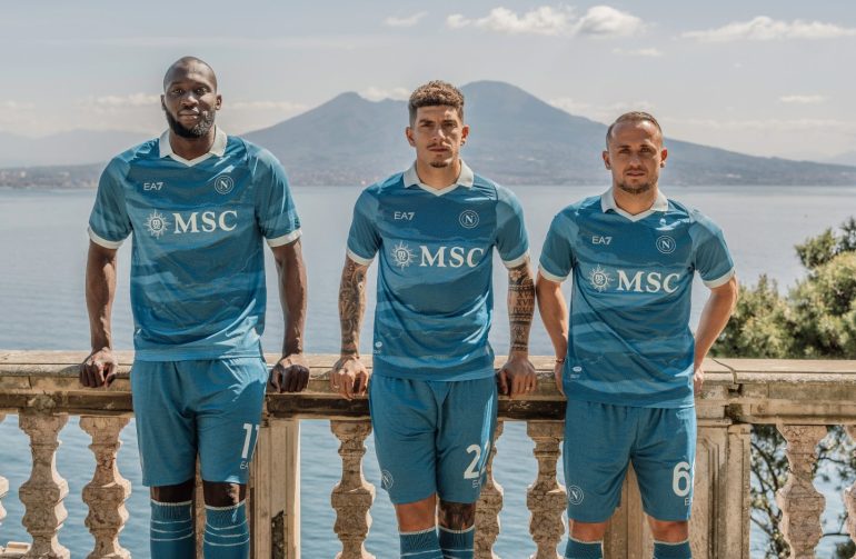 Il Napoli lancia la quarta maglia: la Partenope Jersey