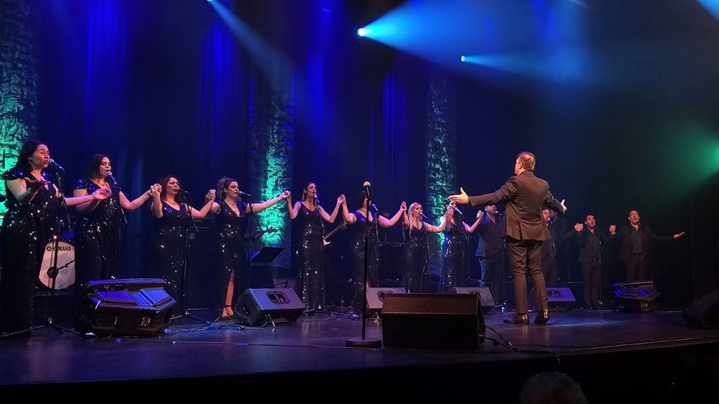 Coro di Napoli diretto da Carlo Morelli travolge il Canada con la sua musica emozionante